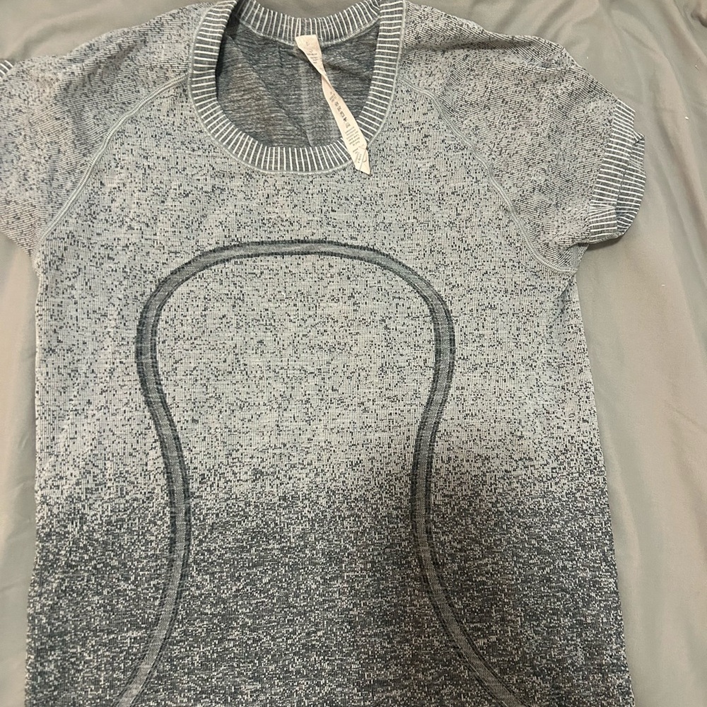 Lululemon Gray Patterned Top - image 1